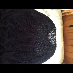 🐚 5/$25 black flowy long sleeves top with lace